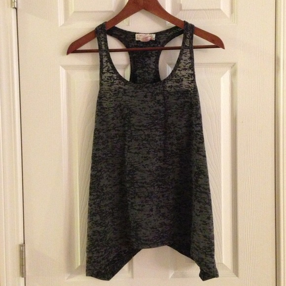 Dark grey tank with pocket