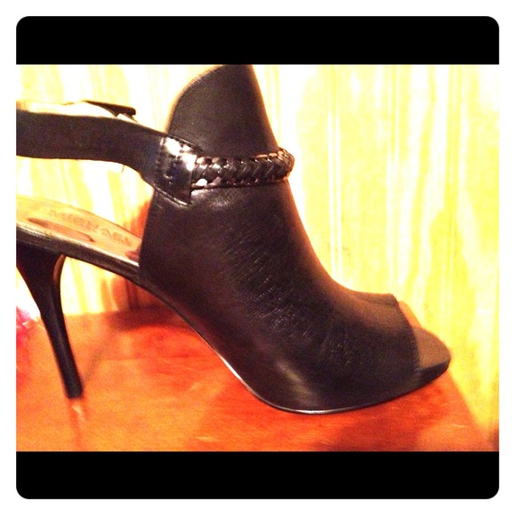 Michael Kors 9 M never worn
