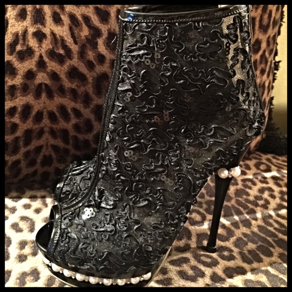 Black rosettes white pearls crystals booties - Picture 3 of 4
