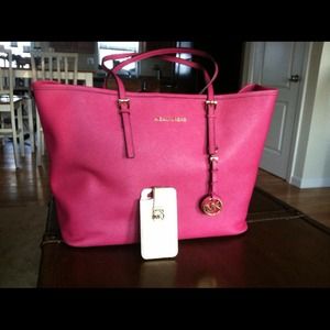 Michael kors Jet Set Tote- on hold