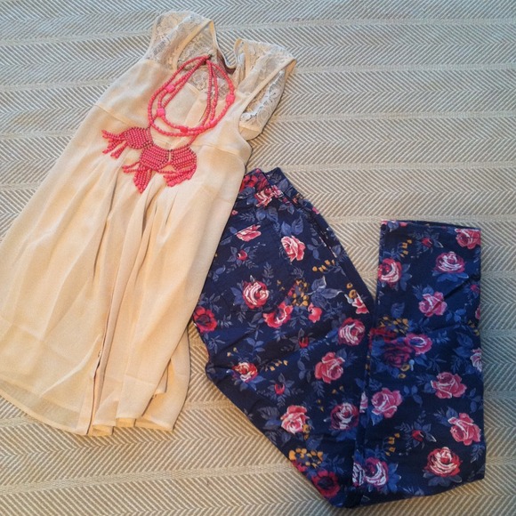 🎀SOLD🎀 Rose floral skinny jean ankle pants