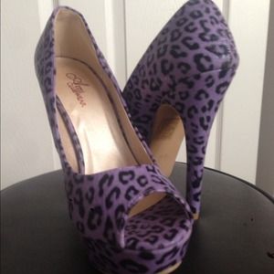 Rawrrr in purple pumps