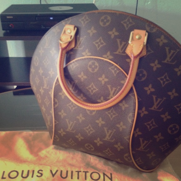SOLD Louis Vuitton Ellipse 'Bowling Ball Bag'