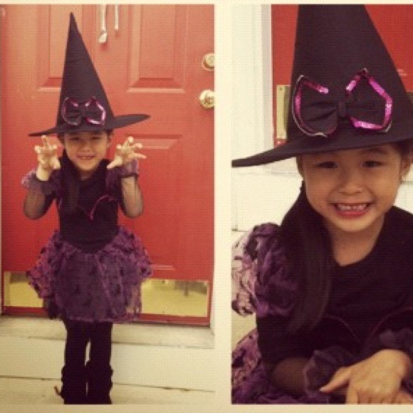 SOLD----Little Girls Halloween Costume size small - Picture 2 of 2