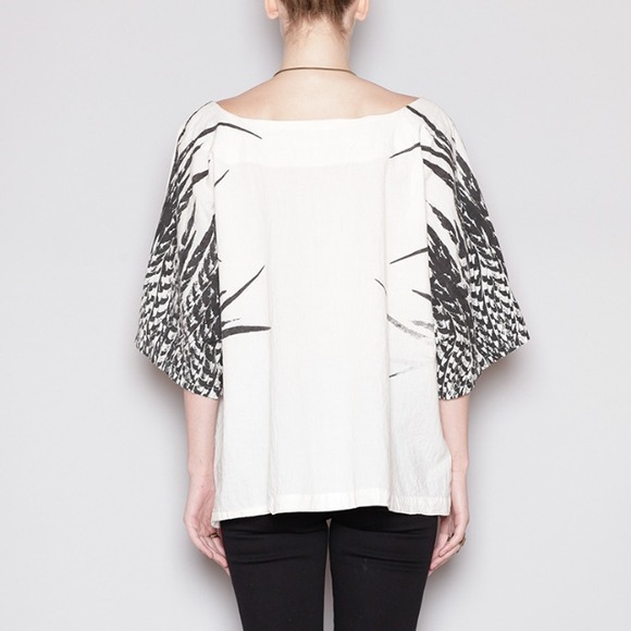 ❌KEEPING FOR NOW❌ 🎉HOST PICK🎉 Feather Kimono Top - Picture 2 of 4