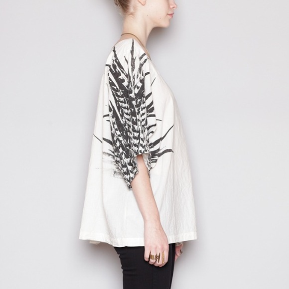 ❌KEEPING FOR NOW❌ 🎉HOST PICK🎉 Feather Kimono Top - Picture 3 of 4