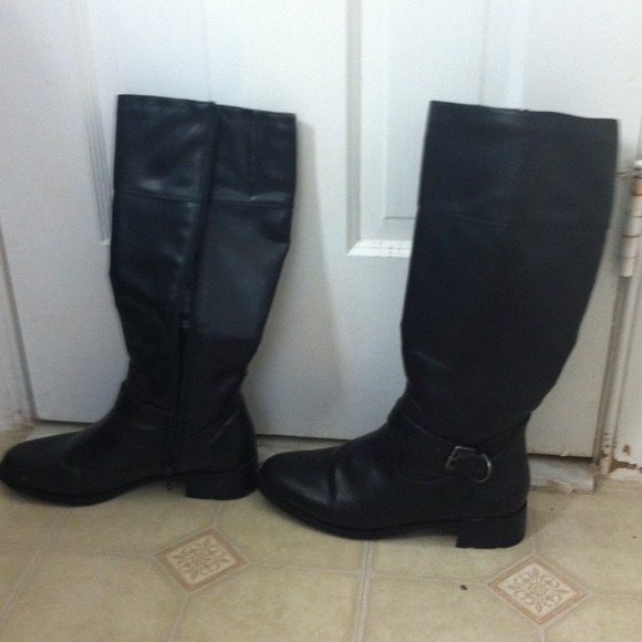Black knee high riding boots 💕🎉🎉