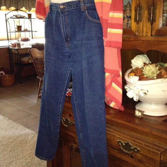 *Sold in bundle* to colleenshay