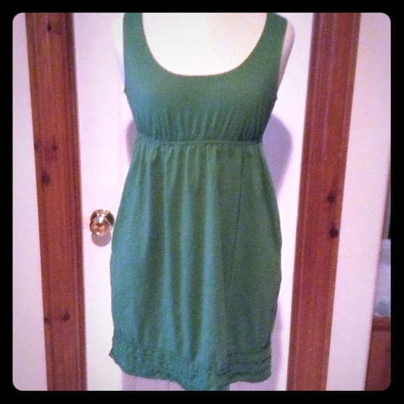 pretty green dress!!