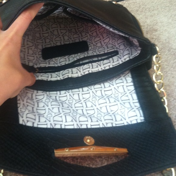 Black Danielle Nicole satchel 🎉 reduced price - Picture 3 of 4