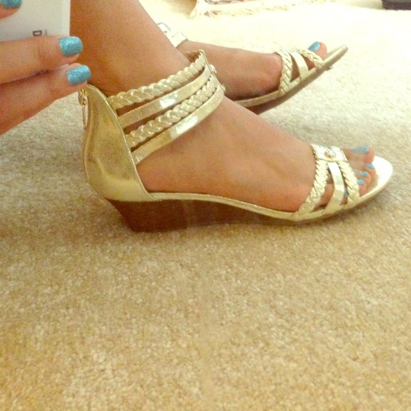 Guess sandals gold brand new