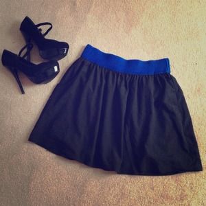 black and blue mini skirt with pockets! worn once