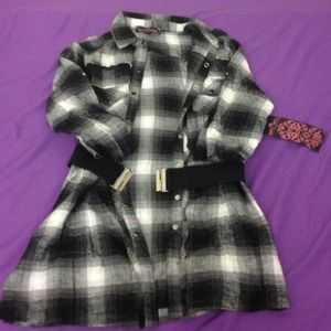 Half sleeve plaid button up shirt