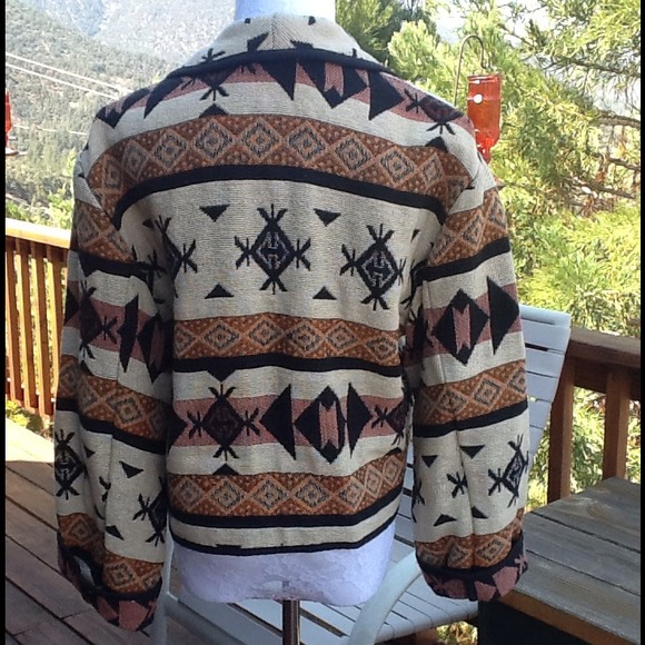 Gorgeous Southwest Design Jacket perfect for Fall! - Picture 2 of 4