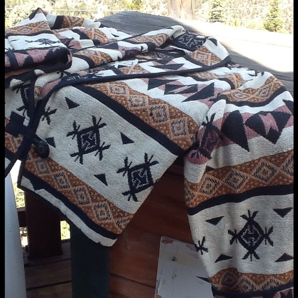 Gorgeous Southwest Design Jacket perfect for Fall! - Picture 4 of 4