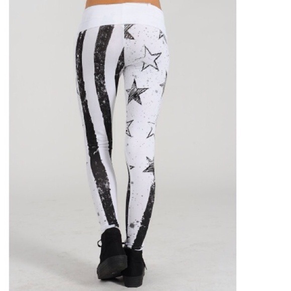 🎀REDUCED🎀Black & White American Flag Leggings - Picture 2 of 4