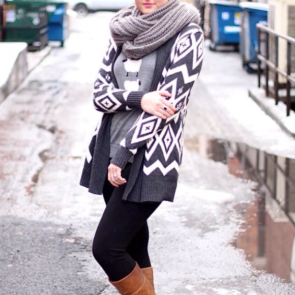 !!Host Pick!! tribal print sweater