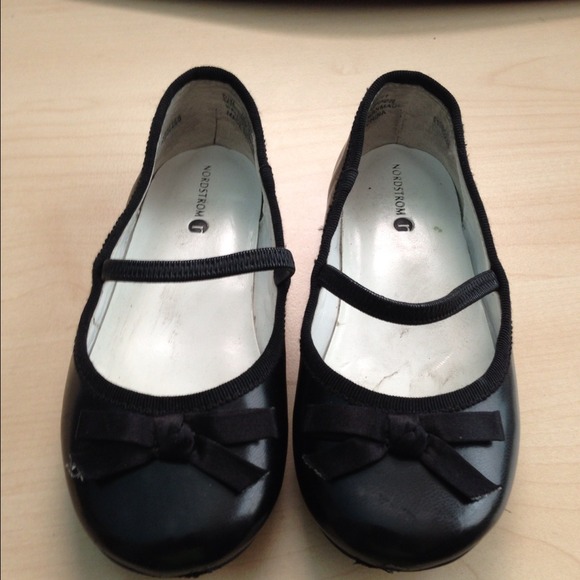 Pre-owned Mary Jane toddler black shoes 8m