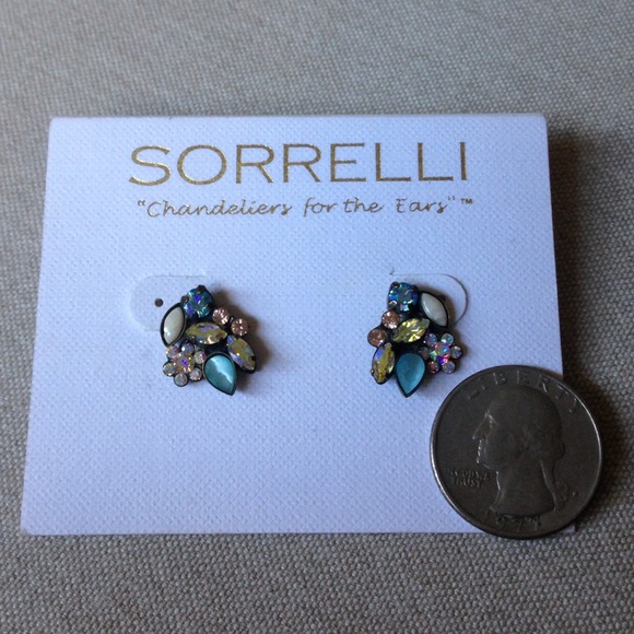 ❌Bundled❌ Sorrelli || Floral Cluster Stud Earring - Picture 2 of 4