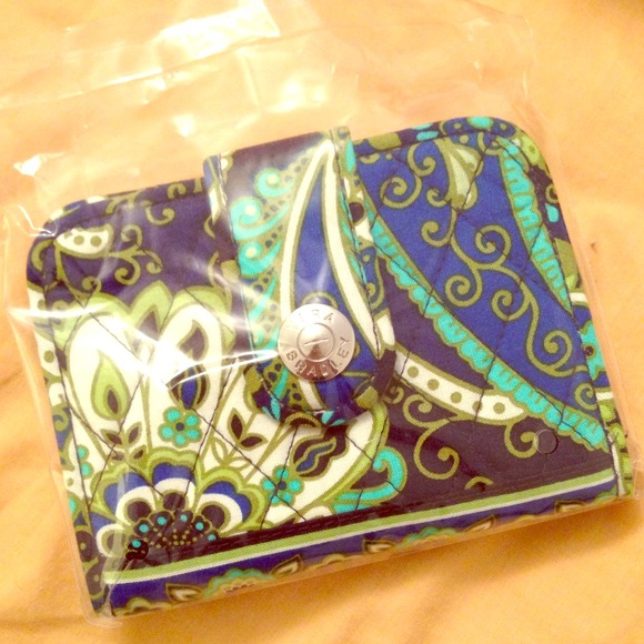 SOLD🚫Vera Bradley Snappy Wallet Rhythm & Blues