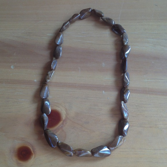Beautiful brown faux stone stretch necklace