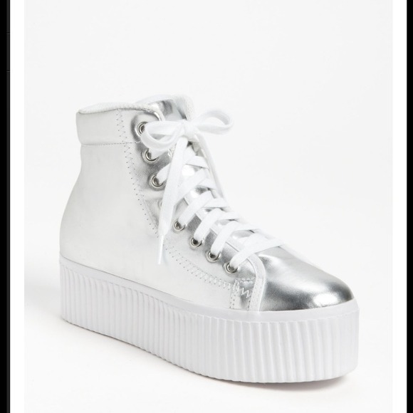 Silver high-top Sneaker