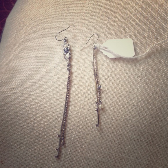 ❌SOLD❌Vintage mismatch dangle earrings