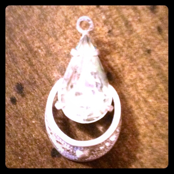 Beautiful Stirling teardrop pendent