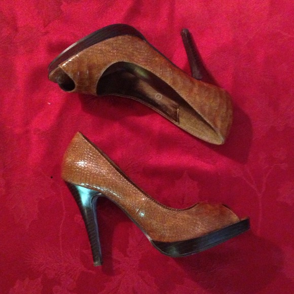 Delicious Cocoa Brown Faux Snakeskin Heels - Picture 2 of 4
