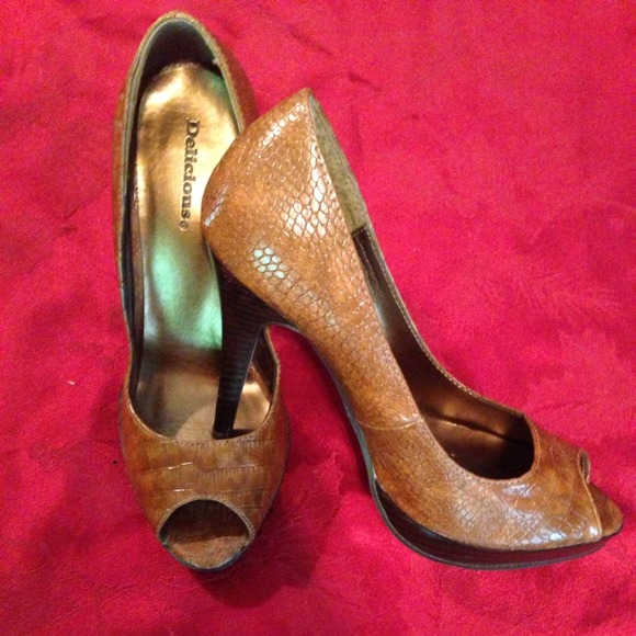 Delicious Cocoa Brown Faux Snakeskin Heels - Picture 3 of 4