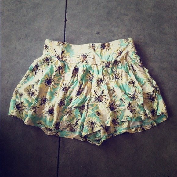 ✳️sold✳️ Mint daisy high waisted shorts