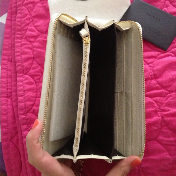 Prada wallet - Picture 2 of 4