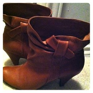 Steve Madden tan booties