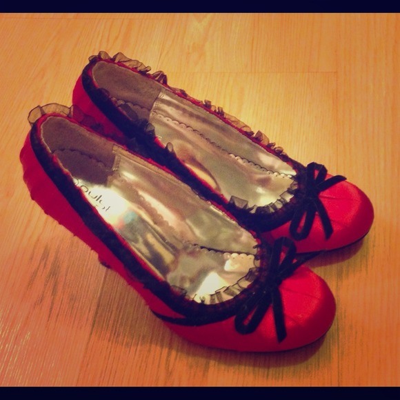 Pulse Shoes - 💥Reduced💥Red hot bow heels