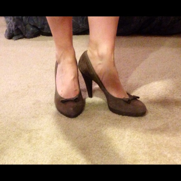 Classy dark tan heel