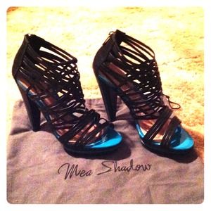 Mea Shadow sandal