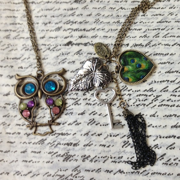 Accessories - 2 necklace for 6 dlss 🔴reduced🔴