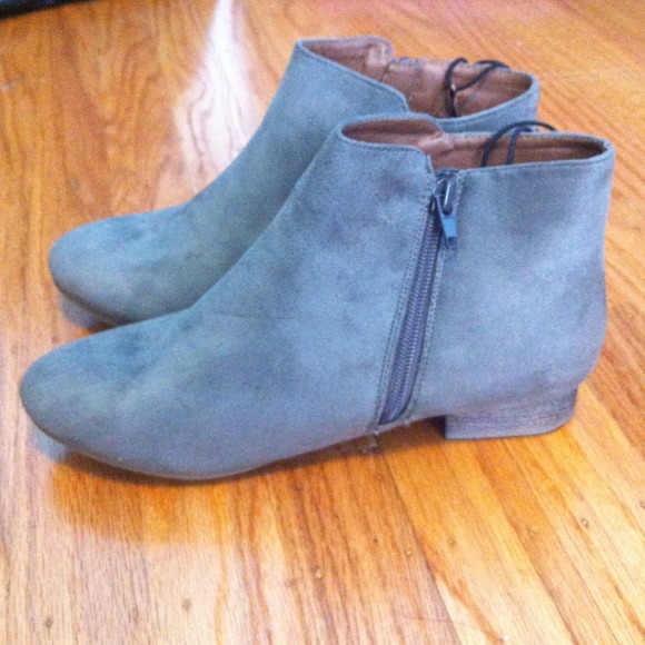 ⛔Sold⛔Suede Booties