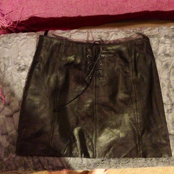 Sexy short leather skirt