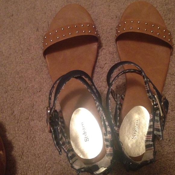 Style an co sandals.