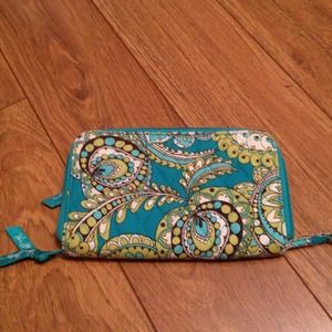 Vera Bradley zip around wallet