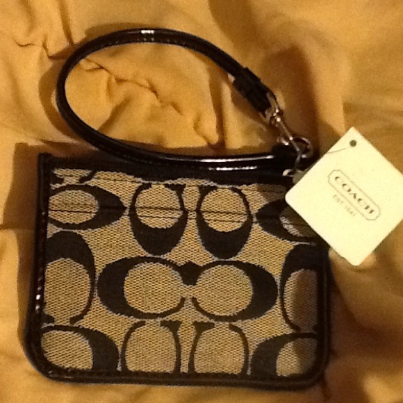 SOLD IN BUNDLE Authentic Coach ID holder - Picture 3 of 4