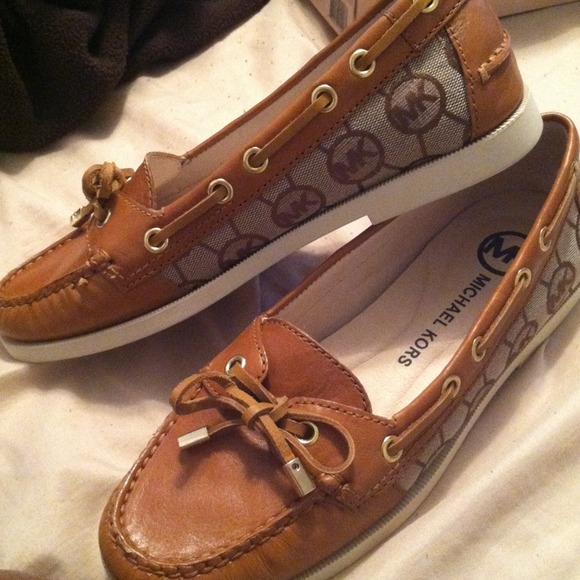 ✋❗SOLD✋❗Monogrammed leather shoe