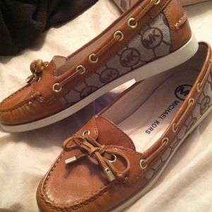 ✋❗SOLD✋❗Monogrammed leather shoe
