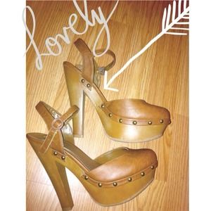 ✨SALE✨💕Platform wooden heels💕