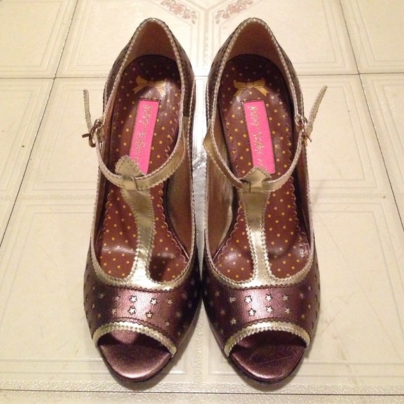 🚫SOLD🚫 Betsey Johnson pumps