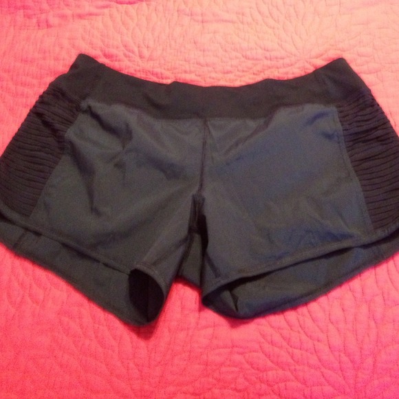 🚫SOLD🚫 Lululemon Run Bright at Night shorts.