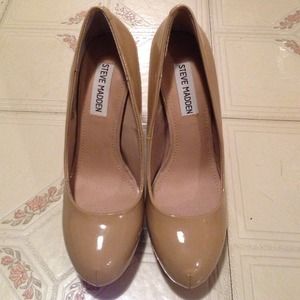 **REDUCED** Nude pumps