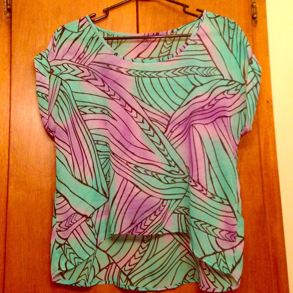 New!! High low patterned top from Charlotte Russe! - Picture 1 of 4