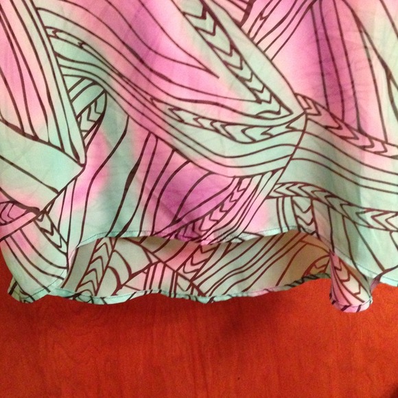 New!! High low patterned top from Charlotte Russe! - Picture 4 of 4